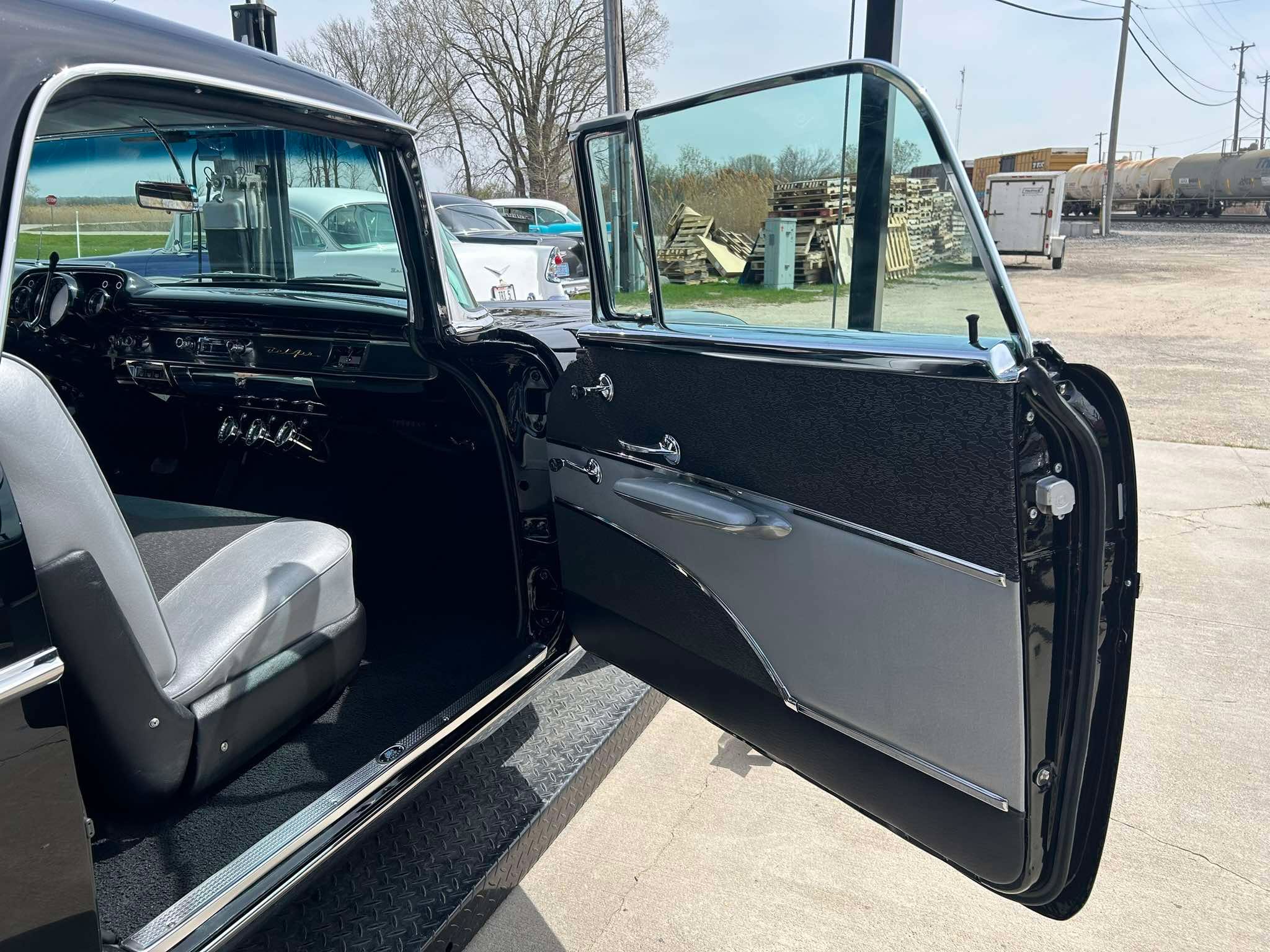 Door detail - 1957 Chevrolet Nomad